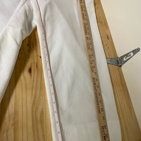 White Capris with stretch. Side pockets, side slits at bottom, 3/4 Pants - Picture 8 of 13